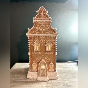 Cupcakes & Cashmere LED Gingerbread House